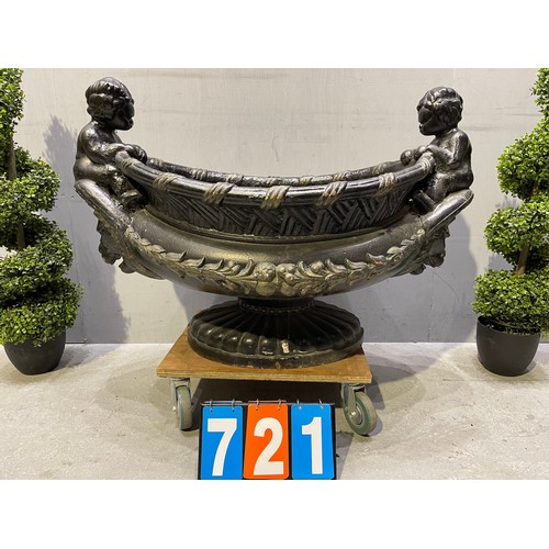 721 - Superb cherub cast iron garden planter impressive