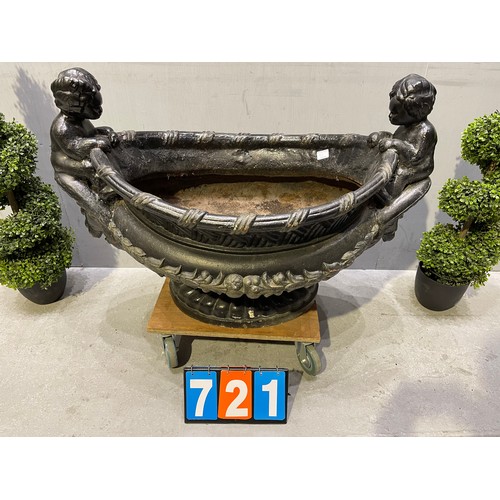 721 - Superb cherub cast iron garden planter impressive