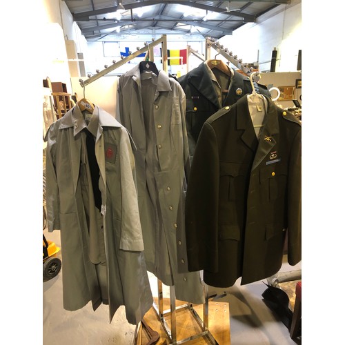 401 - 4 x U.S. military uniforms