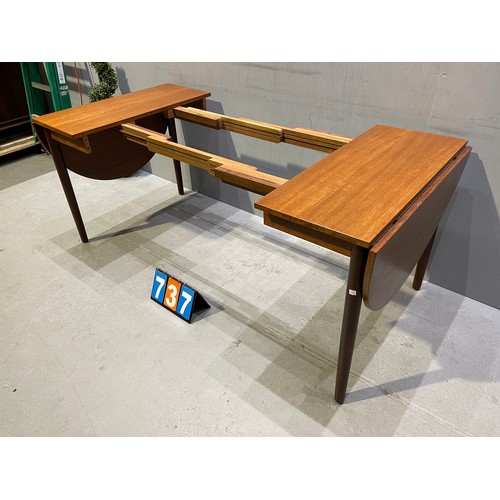 737 - Danish Mid century teak extending table by by arne vodder