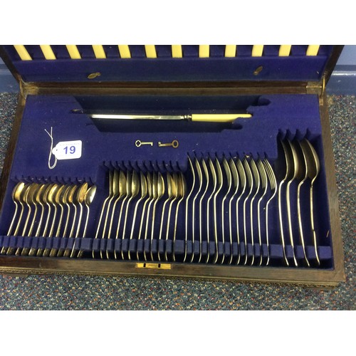 19 - Oak cased canteen cutlery