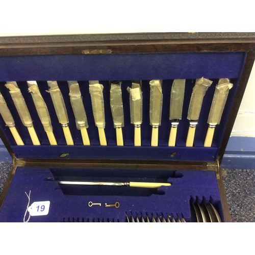 19 - Oak cased canteen cutlery