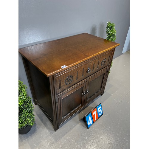 475 - Oak cabinet