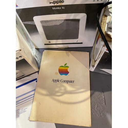 69 - Vintage apple monitor/stand & disk in original boxes