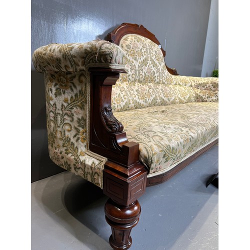 578 - Victorian double ended love sofa (superb quality) needs recovering