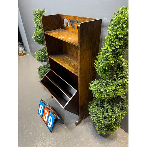 639 - Oak metamorphic bookshelf/ mag rack