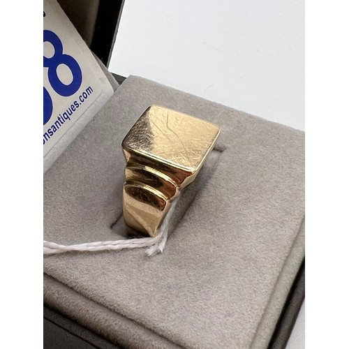 268 - 10ct gold signet Ring Size T 5.6g