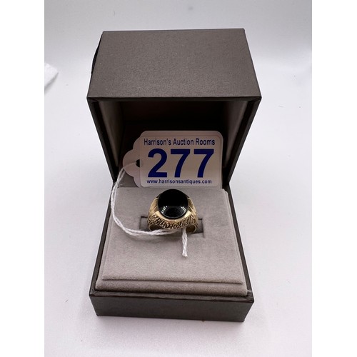 277 - 9ct gold Black stone signet ring Size O 5.6g total