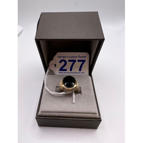 277 - 9ct gold Black stone signet ring Size O 5.6g total