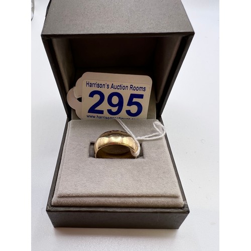 295 - 9ct Gold heavy wedding ring size Q 8.1g