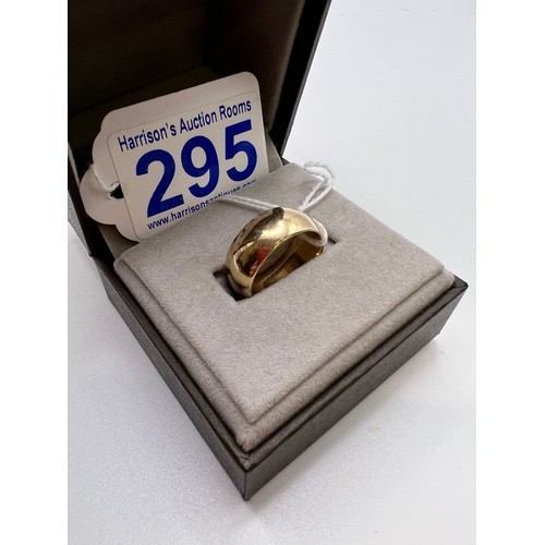 295 - 9ct Gold heavy wedding ring size Q 8.1g