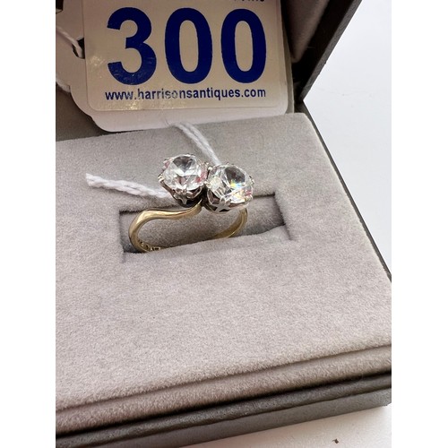 300 - 9ct Gold +plat 2 stone ring size L 2.7g total