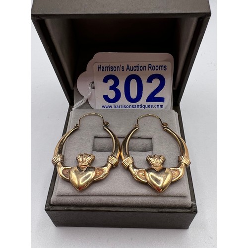 302 - Pair 9ct gold Claddagh earrings 3g