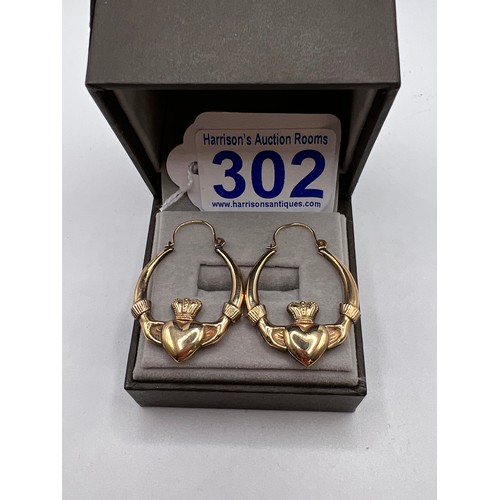 302 - Pair 9ct gold Claddagh earrings 3g