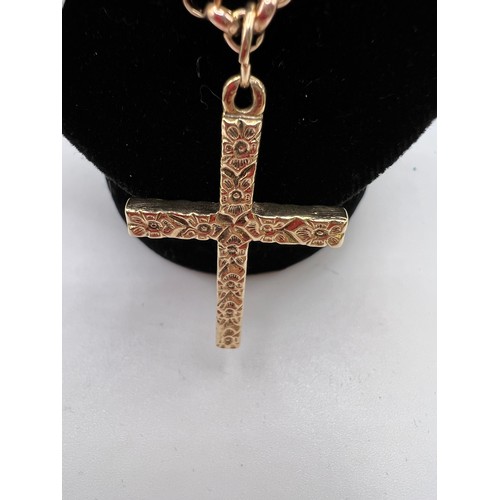 314 - 9ct Gold belcher chain with 9ct gold cross 18