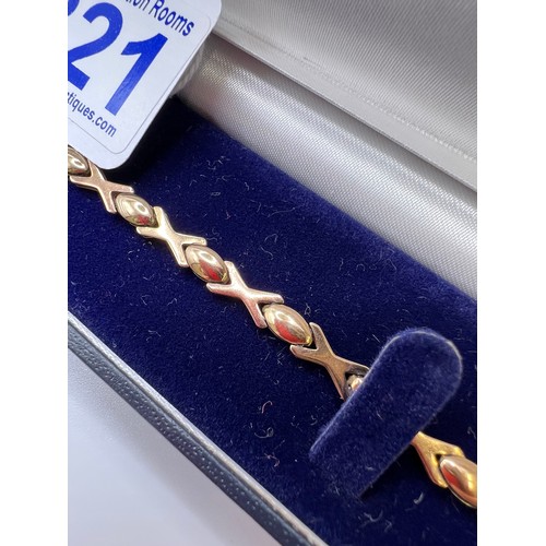 321 - 9ct gold 2 tone bracelet 8.5