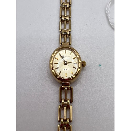 322 - 9ct Gold watch & bracelet hall marked 7.5