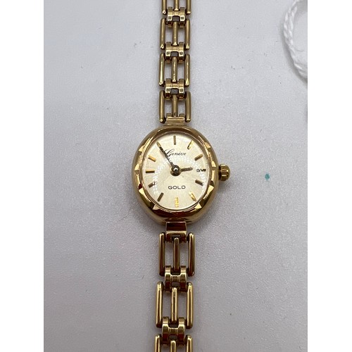 322 - 9ct Gold watch & bracelet hall marked 7.5