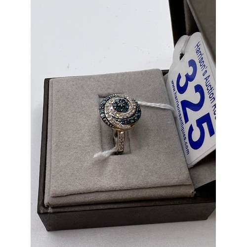 325 - 9ct Gold sapphire & diamond ring 3.6g total size O