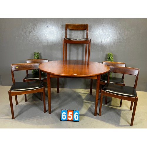 656 - Danish round dining table (norgaards mohglhabrik) + 5 chairs