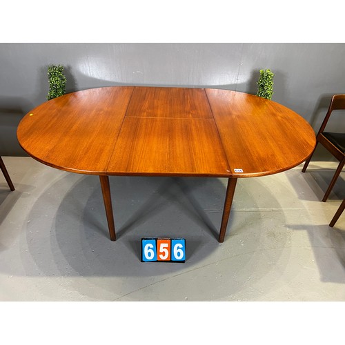 656 - Danish round dining table (norgaards mohglhabrik) + 5 chairs