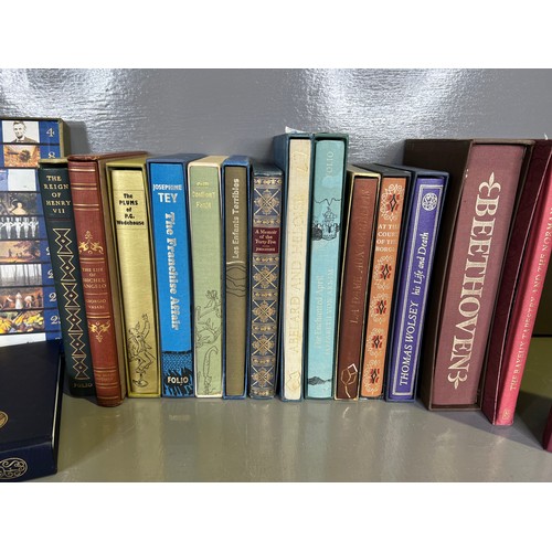 108 - 16 London folio books in covers very expensive to buy