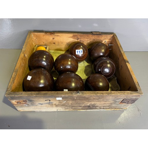 117 - Box wooden bowling balls