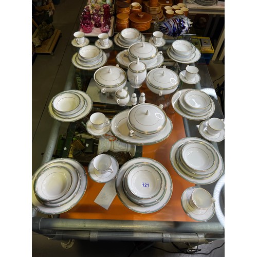 121 - 8 setting noritaki dinner tea ware inc tureens teapot etc