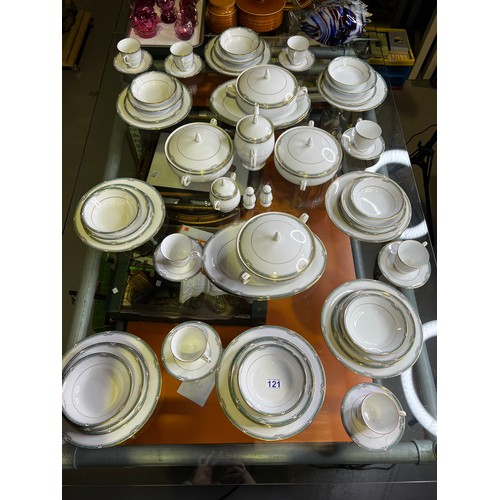 121 - 8 setting noritaki dinner tea ware inc tureens teapot etc