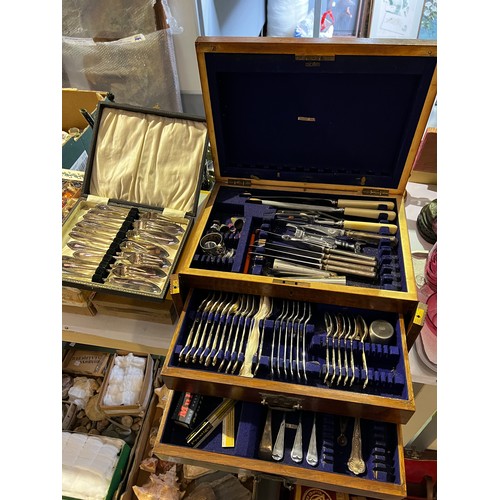 152 - Canteen cutlery box with some cutlery + boxed fish knives & forks