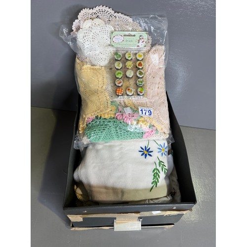 179 - Box doilies & linen