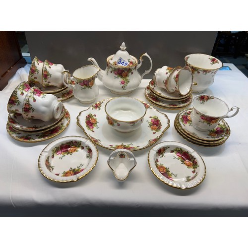 349 - Royal albert old country rose tea ware 31 pieces