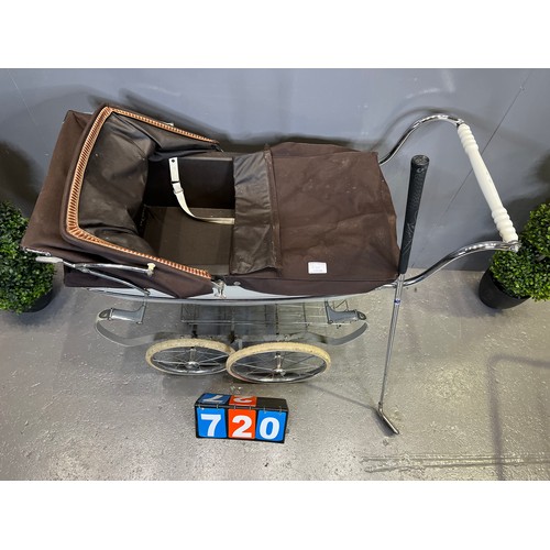 720 - Vintage push chair + golf club