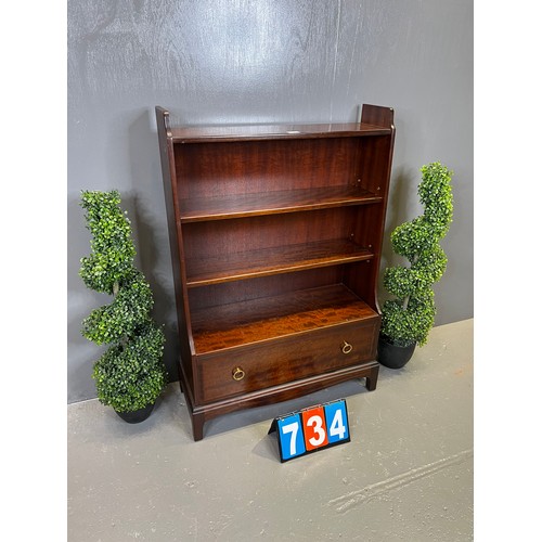 734 - Stag mahogany bookcase missing shelf bracket