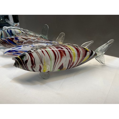 393 - 4 Glass coloured fishes