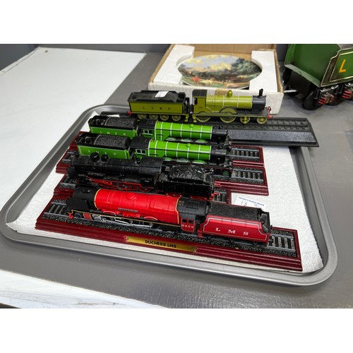 13 - Large quantity display trains inc pictures