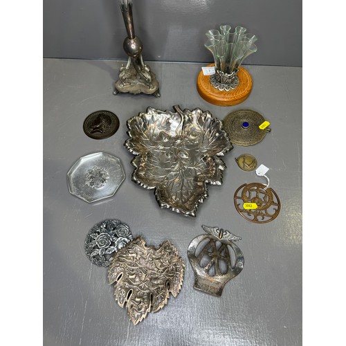 37 - Silver plated eperne + collection items