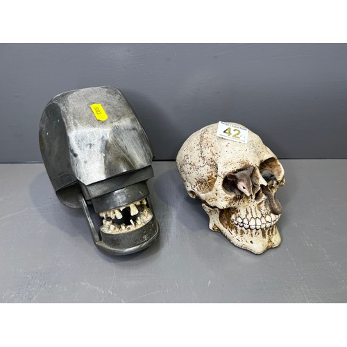 42 - Metal skull head + display head money box