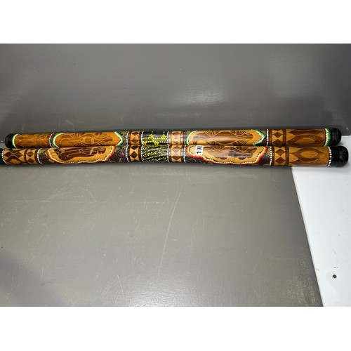 198 - 2 Didgeridoo's