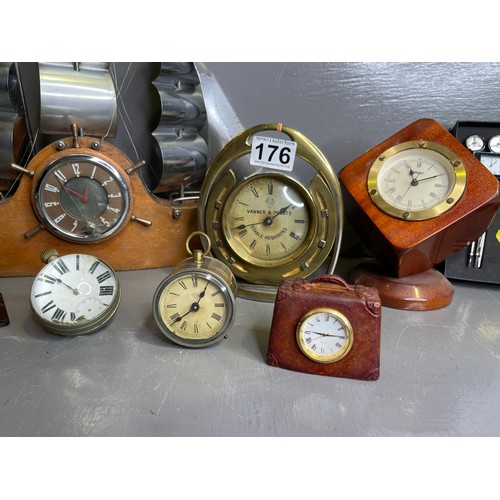 176 - Tray of collectables to include unusual horse shoe clock