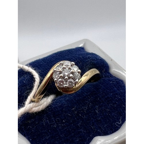 435f - 9ct Gold 8 Stone diamond ring 2.3g