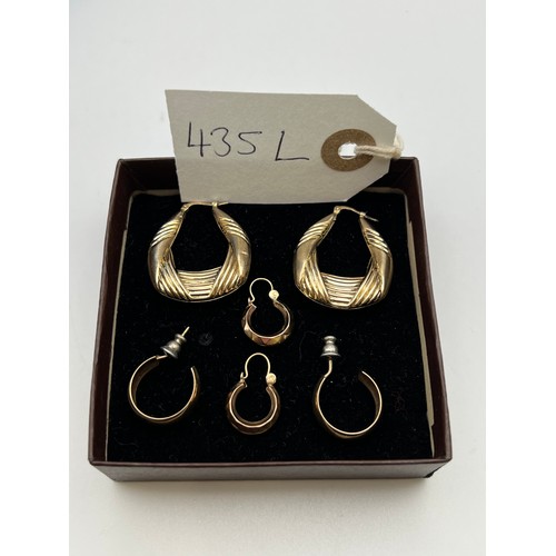 435l - 9ct Gold 3 pairs of earrings 7.1g