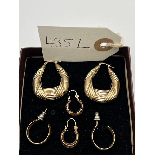 435l - 9ct Gold 3 pairs of earrings 7.1g