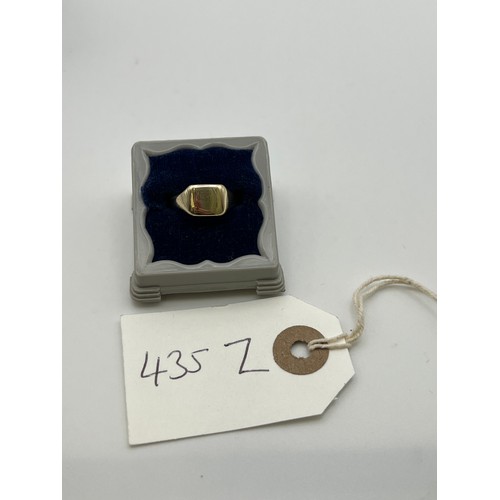 435z - 9ct Gold signet ring (quality) 3g inscribed on inside 19/3/65