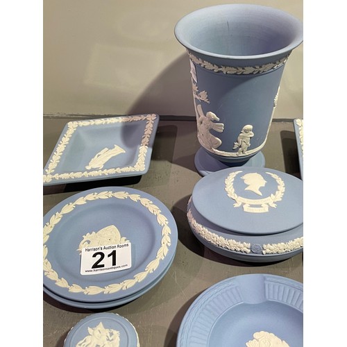 21 - Collection Wedgwood jasper ware