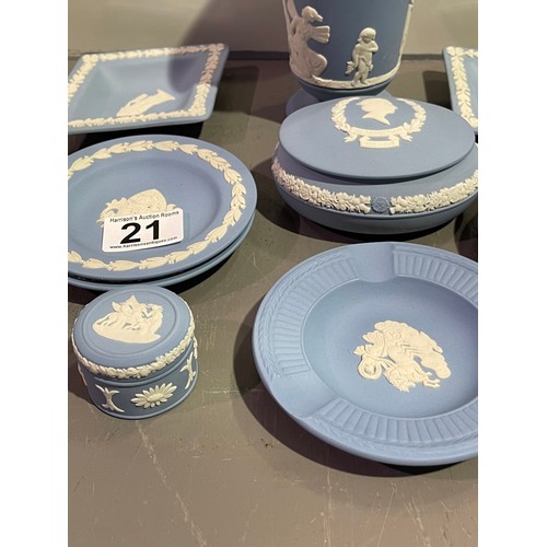 21 - Collection Wedgwood jasper ware