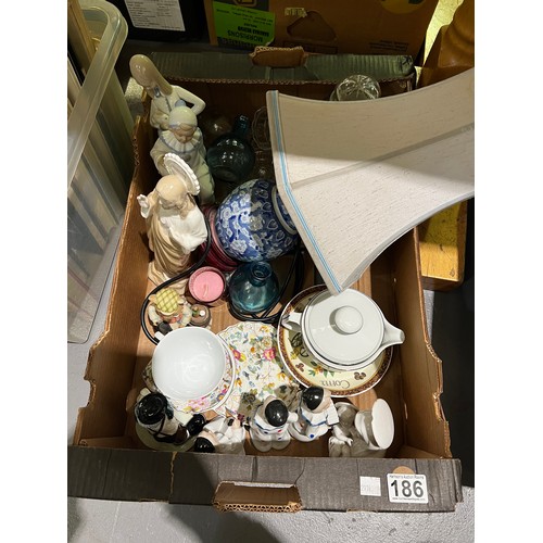 186 - Box of pottery