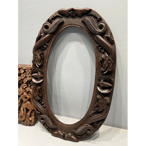 250 - Carved wooden plaque + oval carved wood