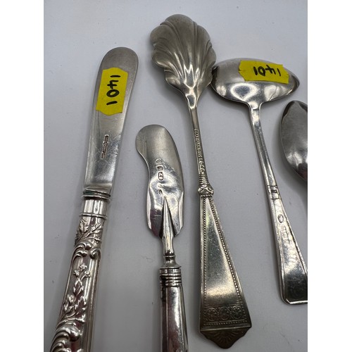 451 - Quantity silver spoons etc weight 117g groos