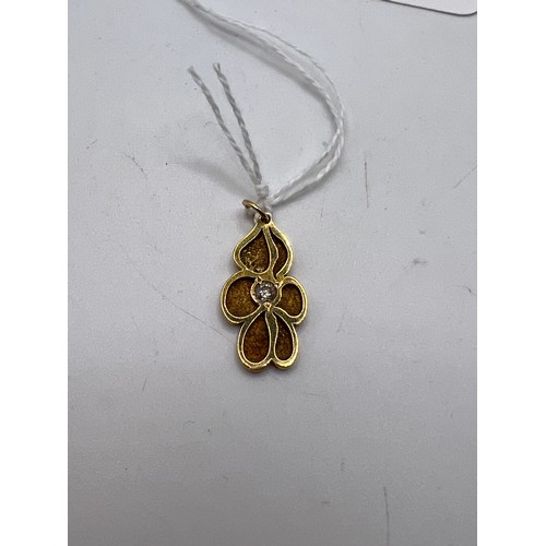 459 - 18ct Gold pendant with white stone 2.7g gross